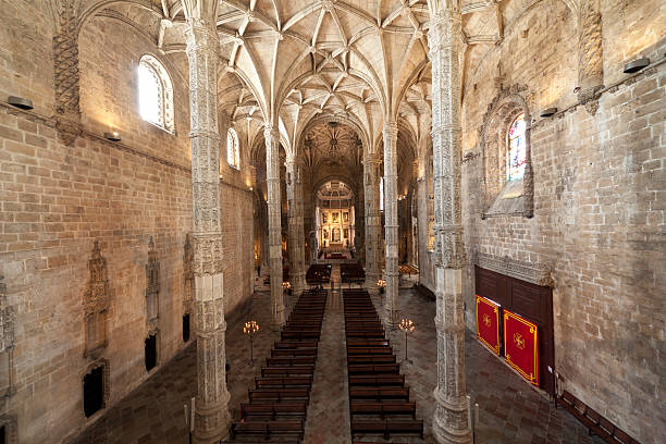 capilla principal del monasterio jeronimos - monastery of jeronimos fotografías e imágenes de stock