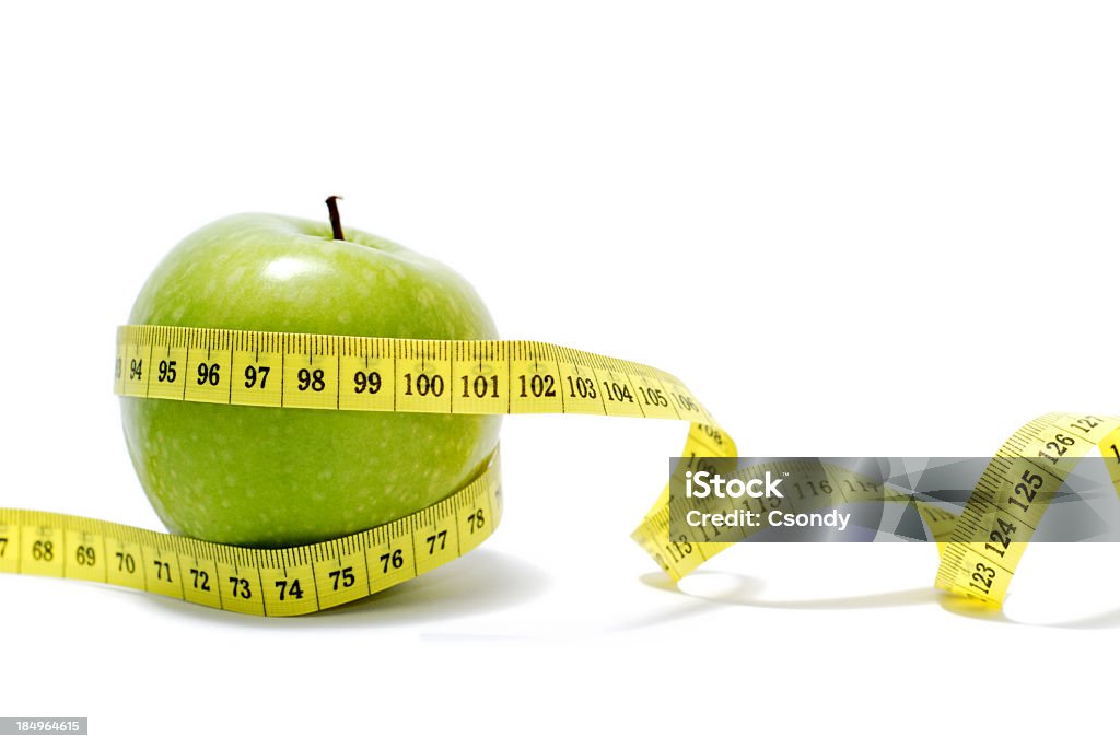 Close-up от яблоко с измерением лента - Стоковые фото Метр - приспособление для измерения длины роялти-фри