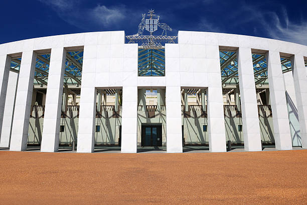 здание парламента внутренний двор, canberra, australia (xxxl - city urban scene canberra parliament house australia стоковые фото и изображения