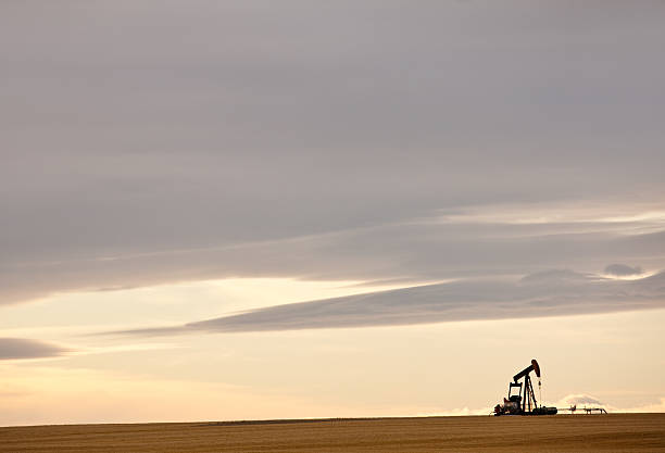 prairie pumpjack - okotoks stock-fotos und bilder