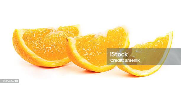 Оранжевый Полоски — стоковые фотографии и другие картинки Апельсин - Апельсин, Белый фон, В ряд