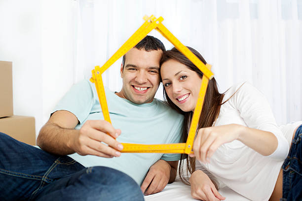 istock Couple Moving House 184966583