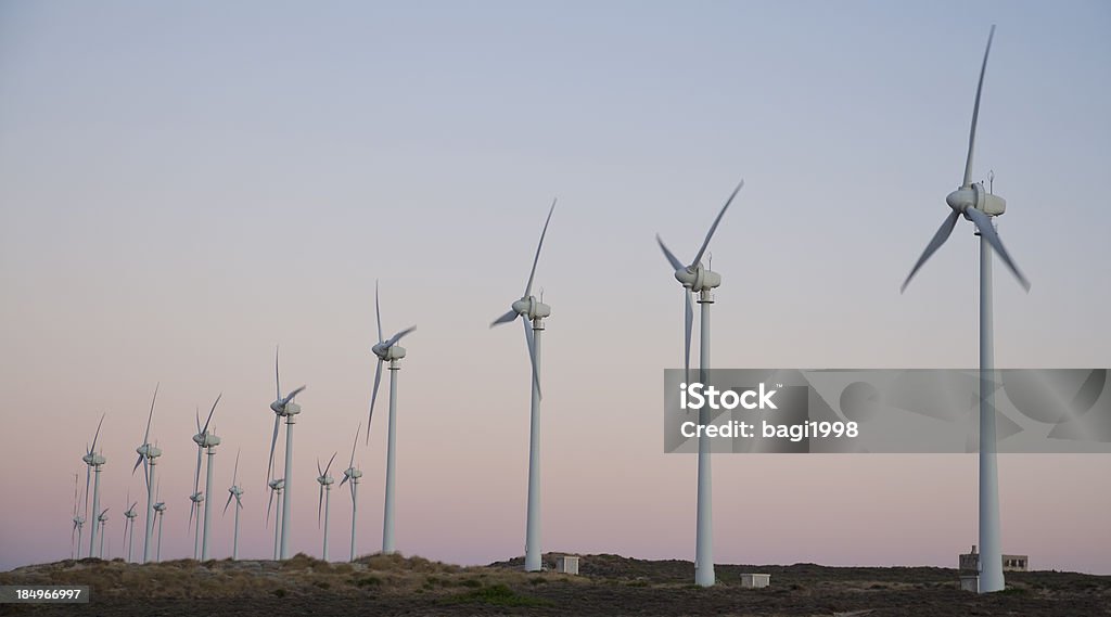 Generación de molinos de viento - Foto de stock de Aerogenerador libre de derechos