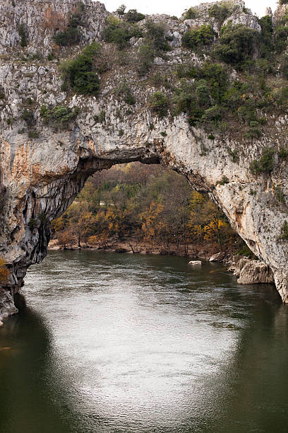 pont d'arc - autuum ストックフォトと画像