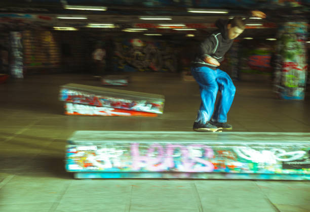 skating - skateboard park ramp skateboard graffiti stock-fotos und bilder