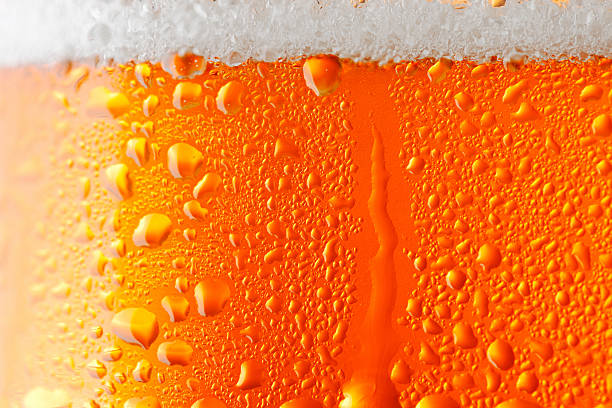sfondo di birra - beer bottle beer cold alcohol foto e immagini stock