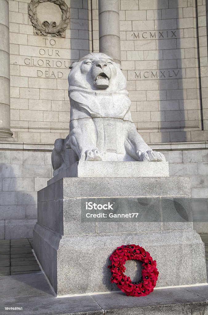 Monumento de la guerra, Aberdeen, con corona día del recuerdo - Foto de stock de Día británico del armisticio libre de derechos