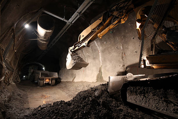 istock Waiting for a dump truck 184969153