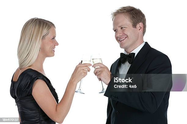 Photo libre de droit de Couple Portant Un Toast Au Champagne banque d'images et plus d'images libres de droit de Adulte - Adulte, Alcool, Aliments et boissons