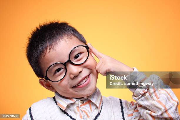 Um Rapaz Asiático Grande - Fotografias de stock e mais imagens de Criança - Criança, Fundo amarelo, Olho Negro