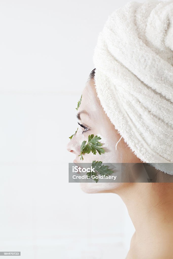 Linda mulher com uma máscara sobre o rosto - Royalty-free Beleza Foto de stock