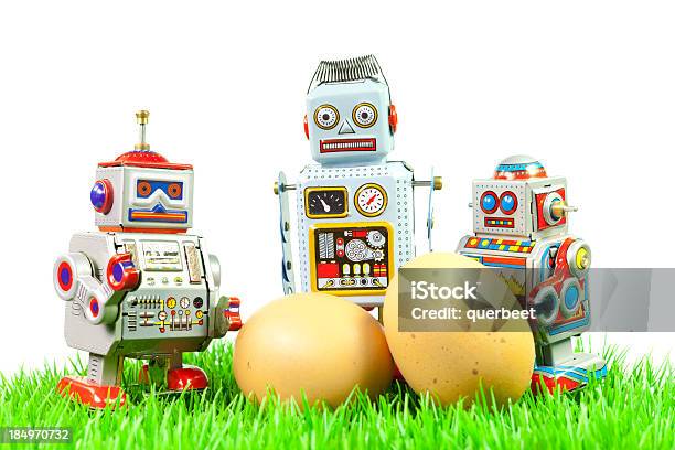 Osternretro Zinn Spielzeugroboter Mit 2 Eier Stockfoto und mehr Bilder von Ostern - Ostern, Roboter, 1950-1959