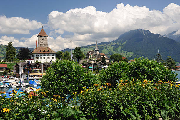 pittoresco spiez - switzerland lake thun people spiez foto e immagini stock