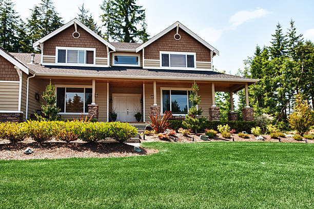 istock Single Family Home beautifully landscaped 184970765