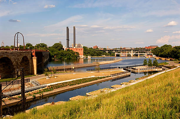 istock Mississippi River, Minneapolis, Minnesota 184972699