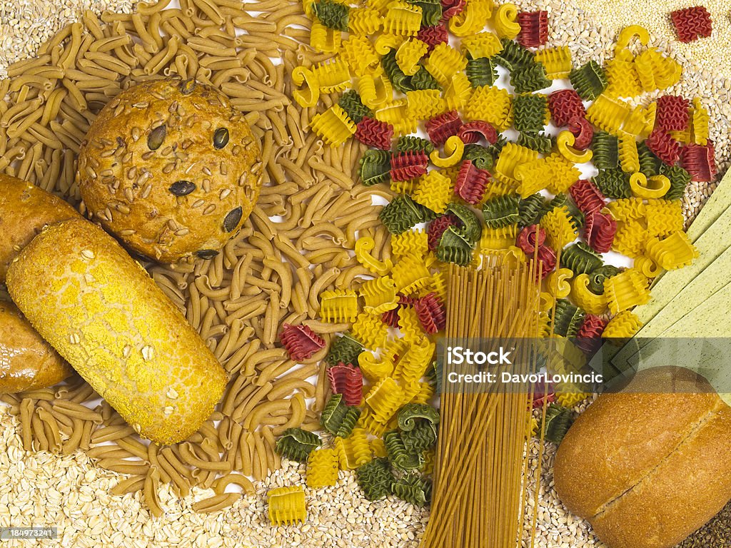 Des pâtes, du pain et de fleur - Photo de Aliment libre de droits