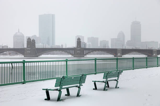 зима в бостоне - boston winter snow massachusetts стоковые фото и изображения
