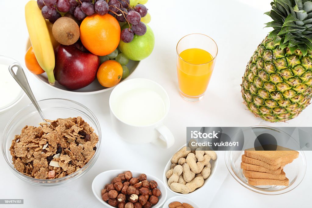 Comida saludable en la tabla - Foto de stock de Alimento libre de derechos