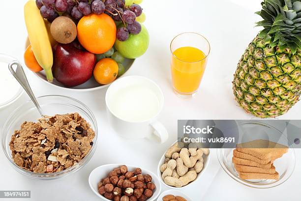 Comida Saludable En La Tabla Foto de stock y más banco de imágenes de Alimento - Alimento, Almendra, Amarillo - Color