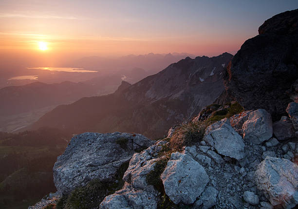 보라색 썬라이즈 on 마운트 aggenstein - european alps mountain tannheimer silhouette 뉴스 사진 이미지