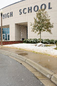 schneien-in-high-school.jpg?b=1&s=170x170&k=20&c=75PT7e6lyM6HUv7XZ65OK6e1v1vQOHfzgLHdvtxv3uY=