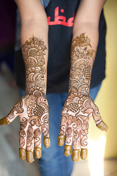 istock Mendhi henna tattoos 184975671