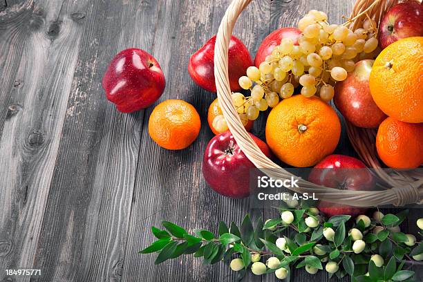 Frutas Frescas Foto de stock y más banco de imágenes de Bol de frutas - Bol de frutas, Mandarina, Manzana