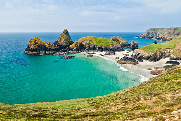 enseada de kynance praia, sw cornualha - lizard point imagens e fotografias de stock