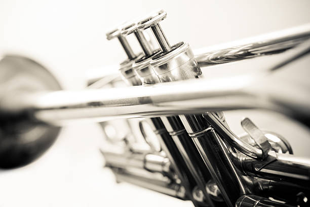 à moda antiga de trompete - trumpet valve close up flugelhorn - fotografias e filmes do acervo