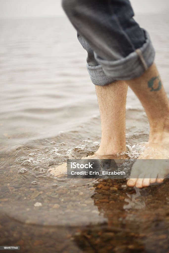 Passeggiata rilassante nell'acqua primo piano - Foto stock royalty-free di Acqua