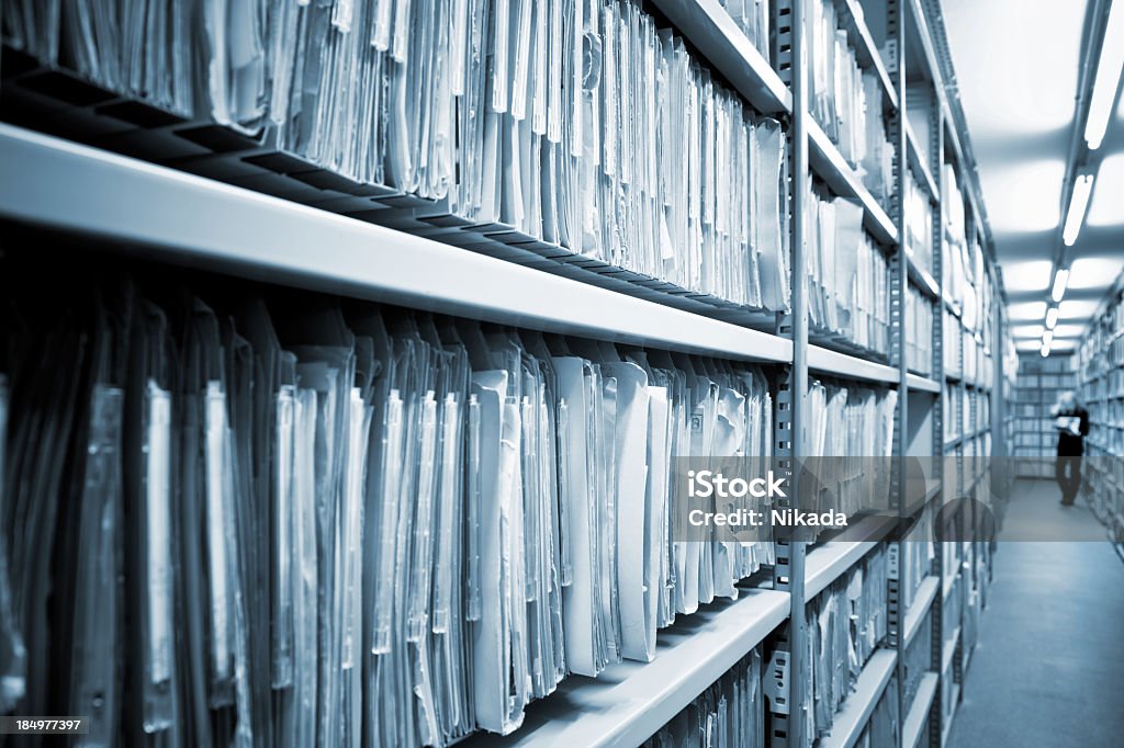 Buscar archivos en un archivo - Foto de stock de Archivos libre de derechos