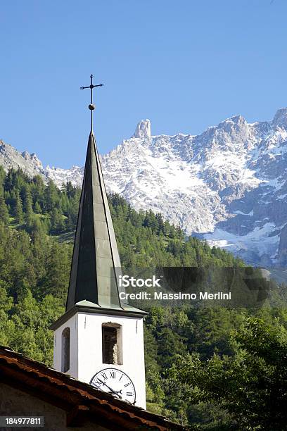 Bell Tower Foto de stock y más banco de imágenes de Courmayeur - Courmayeur, Iglesia, Valle de Aosta