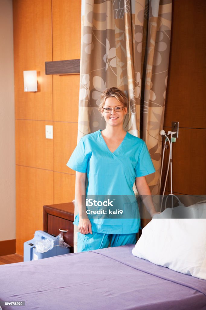 Healthcare Arbeiter in Krankenhaus Zimmer - Lizenzfrei Bett Stock-Foto
