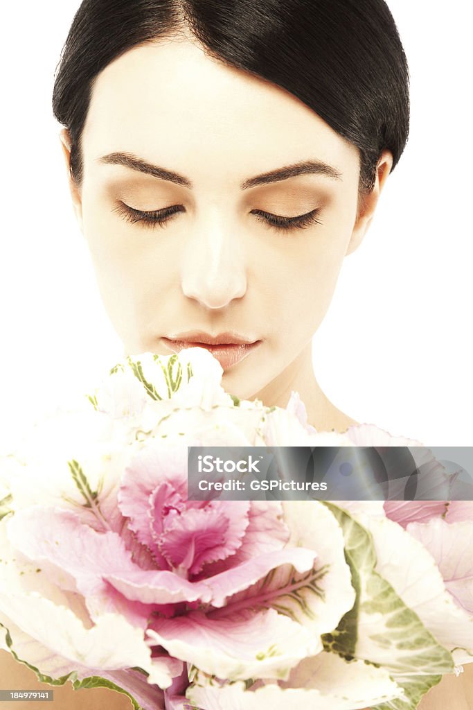 Bela nude Jovem mulher com flores cor-de-rosa - Foto de stock de 20 Anos royalty-free