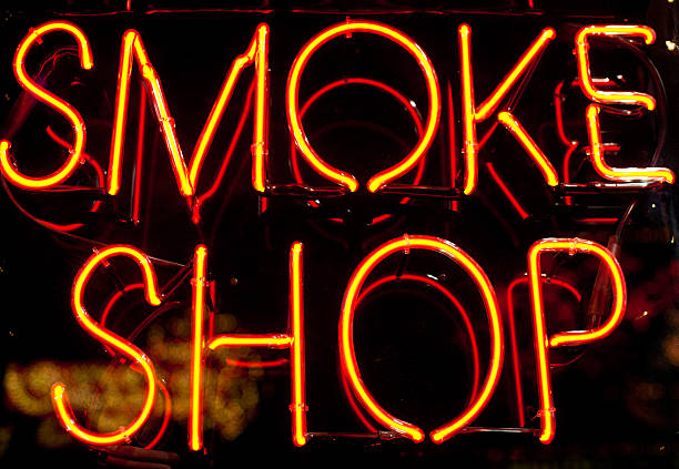 istock Smoke Shop neon sign 184979725