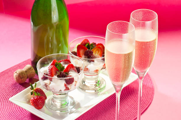 istock Champagne and Srtawberry Dessert 184980590