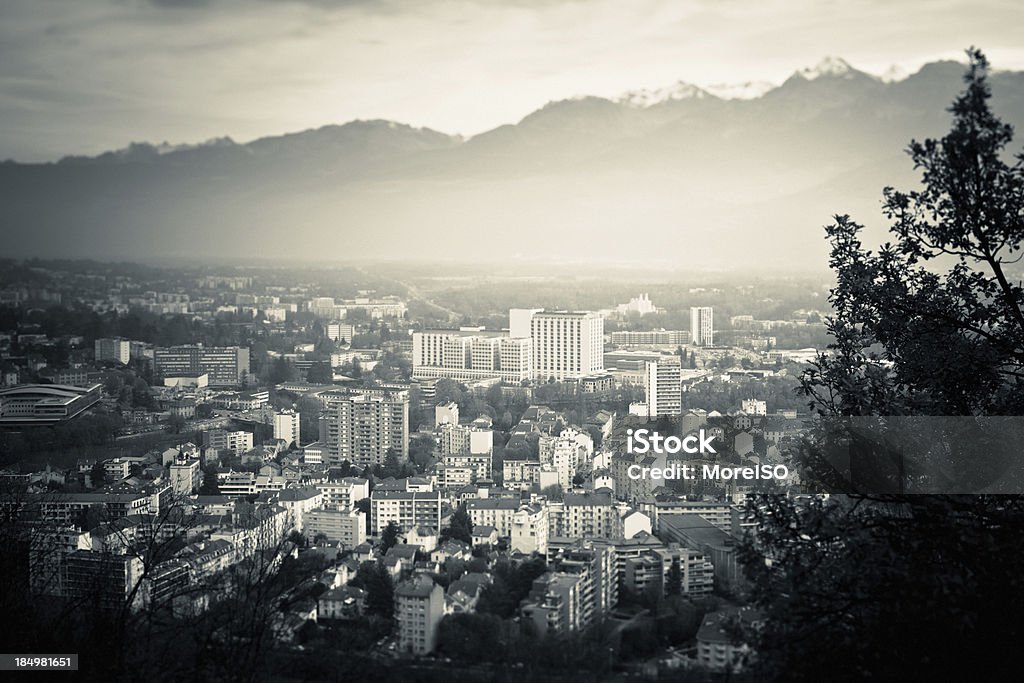 Grenoble, vista aérea Cidade do Alpes - Royalty-free Alpes Europeus Foto de stock