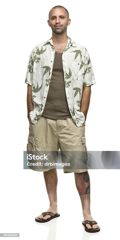 Contented человек в рубашку и шорты Hawaiian - Стоковые фото Гавайская рубашка роялти-фри