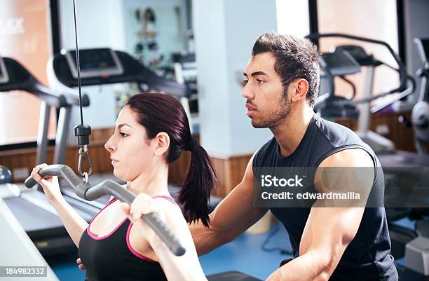 Kobieta Szkolenia - zdjęcia stockowe i więcej obrazów Biceps - Biceps, Ciało ludzkie, Ciężary