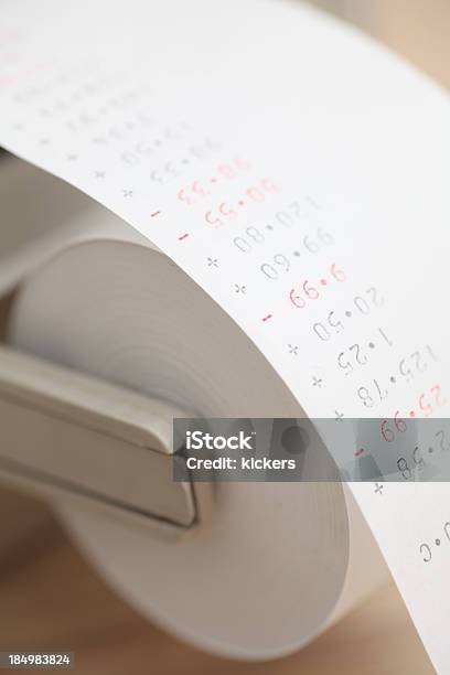 Foto de Calculadora Impressão Cifras Financeiras e mais fotos de stock de Bobina - Bobina, Calculadora, Calcular