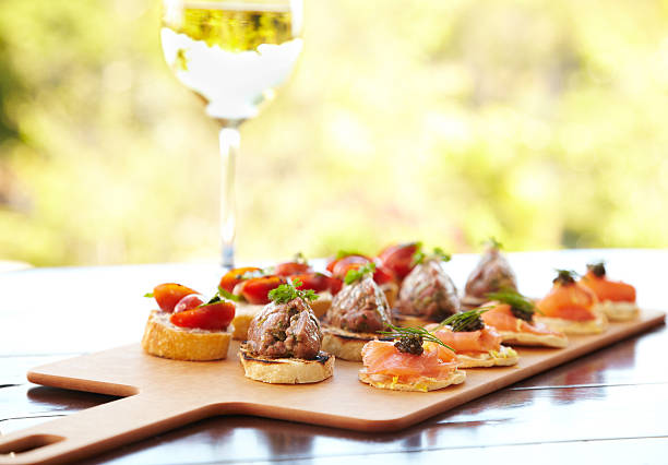 bruschetta con queso, tomates, foie gras, y salmón salvaje - wine cheese glass gourmet fotografías e imágenes de stock