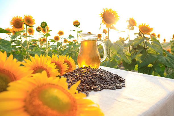 istock Sunflower seed oil 184984264
