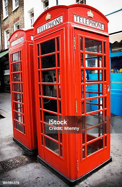 Foto de Cabine Telefônica Em Londres e mais fotos de stock de Abstrato - Abstrato, Antiguidade, Cabina telefónica vermelha