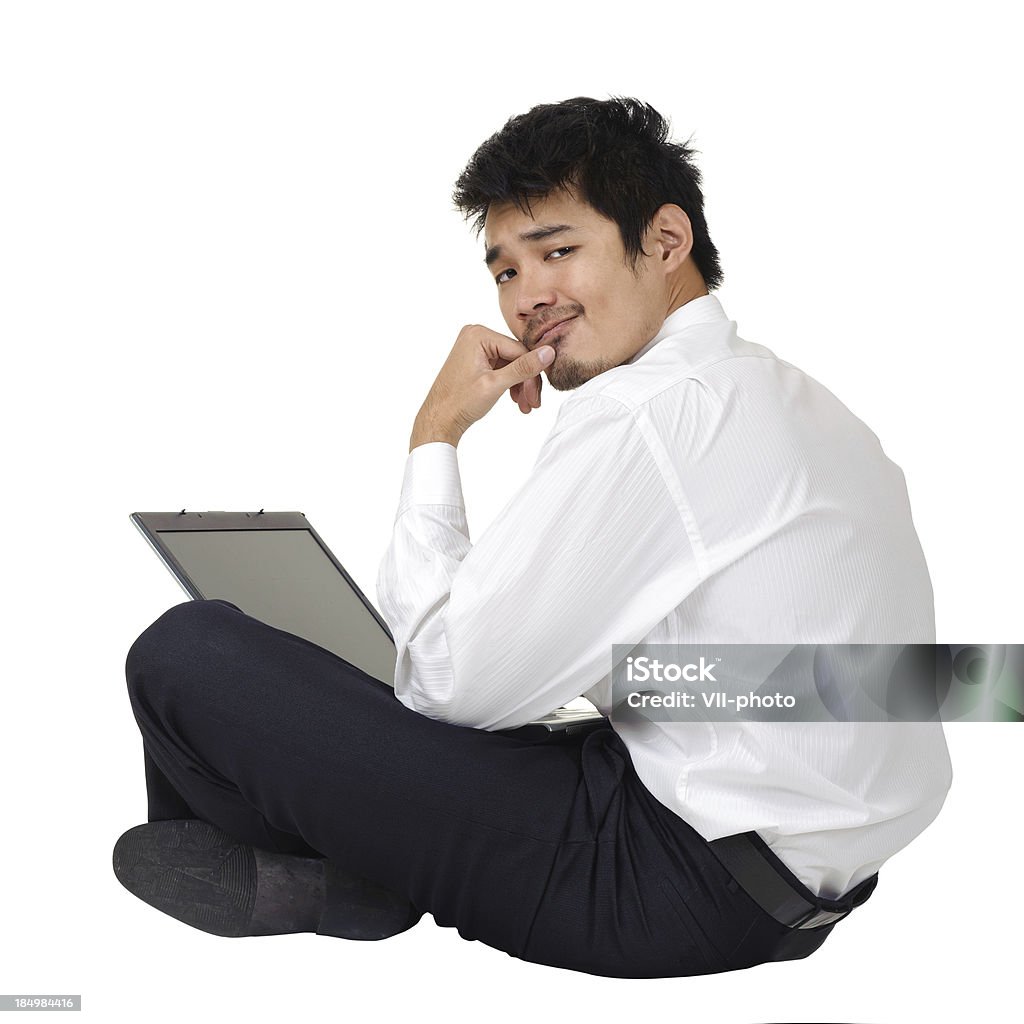 Азиатский Деловой человек, используя ноутбук - Стоковые фото Азиатского и индийского происхождения роялти-фри