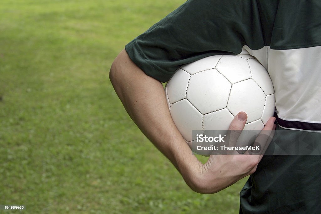 Prêt à jouer: Soccer vert, gros plan - Photo de Ballon de football libre de droits