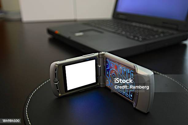 Komunikacji Telefonkomórkowy Laptopa - zdjęcia stockowe i więcej obrazów Aparat fotograficzny - Aparat fotograficzny, Biuro, Biznes