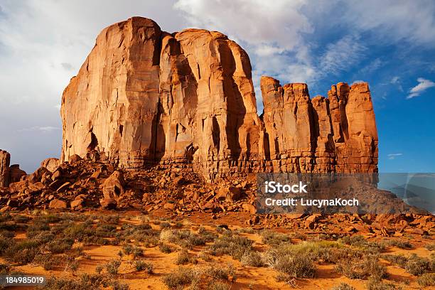 Monument Valley Tribal Park Navajo Utaharizona Stockfoto und mehr Bilder von Abenteuer - Abenteuer, Arizona, Erodiert