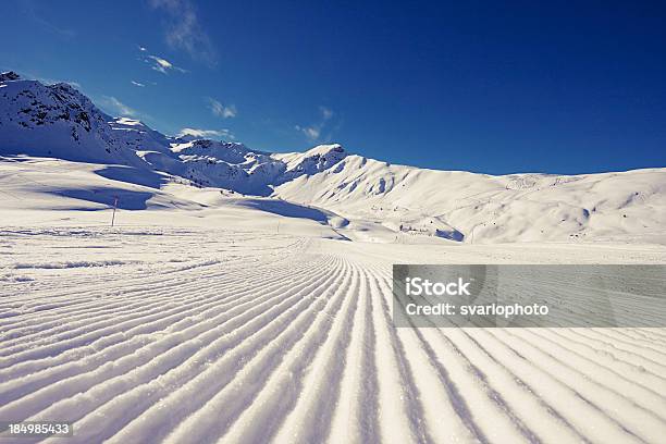 Foto de Os Alpes Italianos No Inverno e mais fotos de stock de Alpes europeus - Alpes europeus, Azul, Beleza natural - Natureza