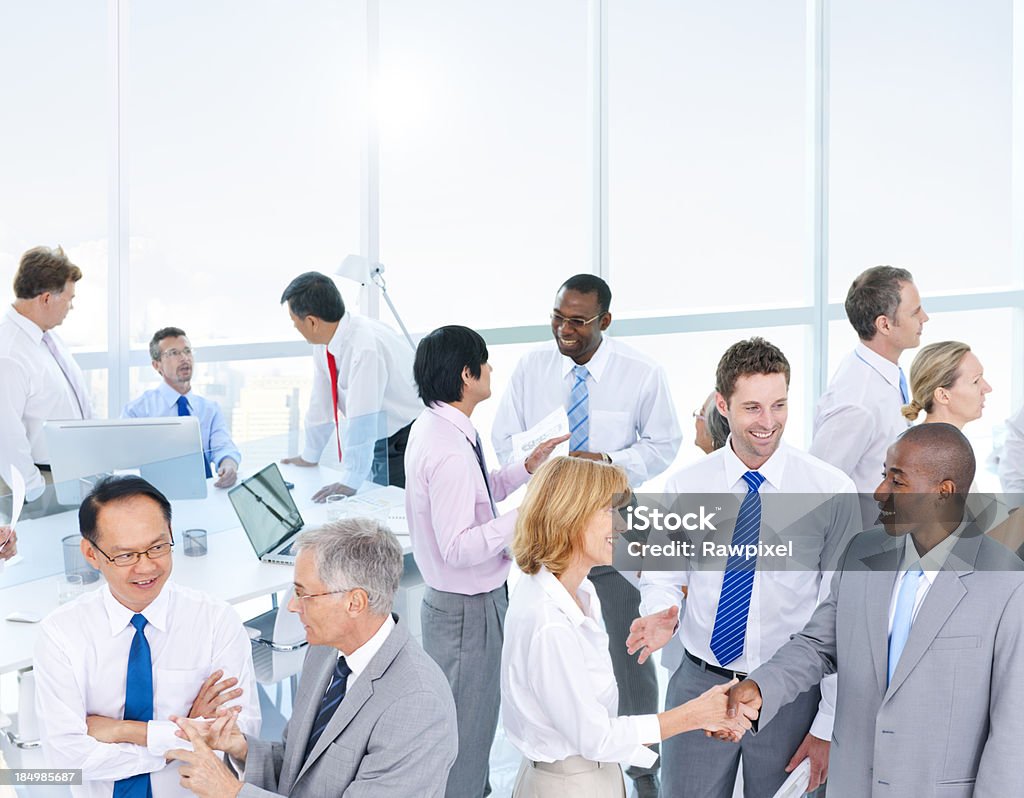 Pessoas de negócios, trabalhando juntos em um escritório - Royalty-free Acordo Foto de stock