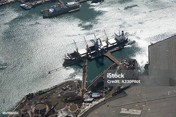 Foto de Vista Aérea Das Grandes Remessas De Recebimento e mais fotos de stock de Azul - Azul, Carregamento - Atividade, Carregar